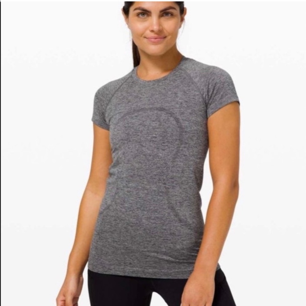 Lululemon swiftly tech short sleeve, gray sized 8